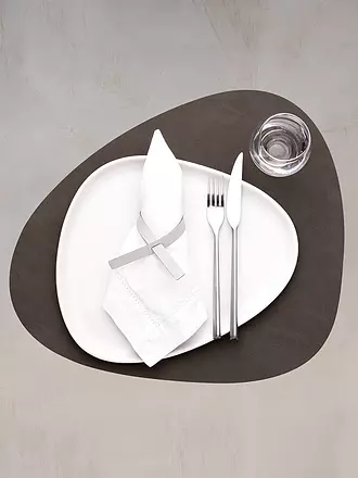 LIND DNA | Tovaglietta in pelle ovale NUPO 37x44cm Caviar | braun